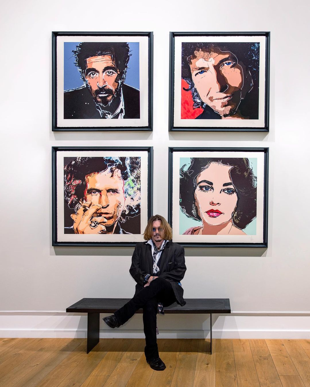 Ο Johnny Depp επεκτείνει το τεράστιο ταλέντο του ζωγραφίζοντας άλλους διάσημούς που θαυμάζει