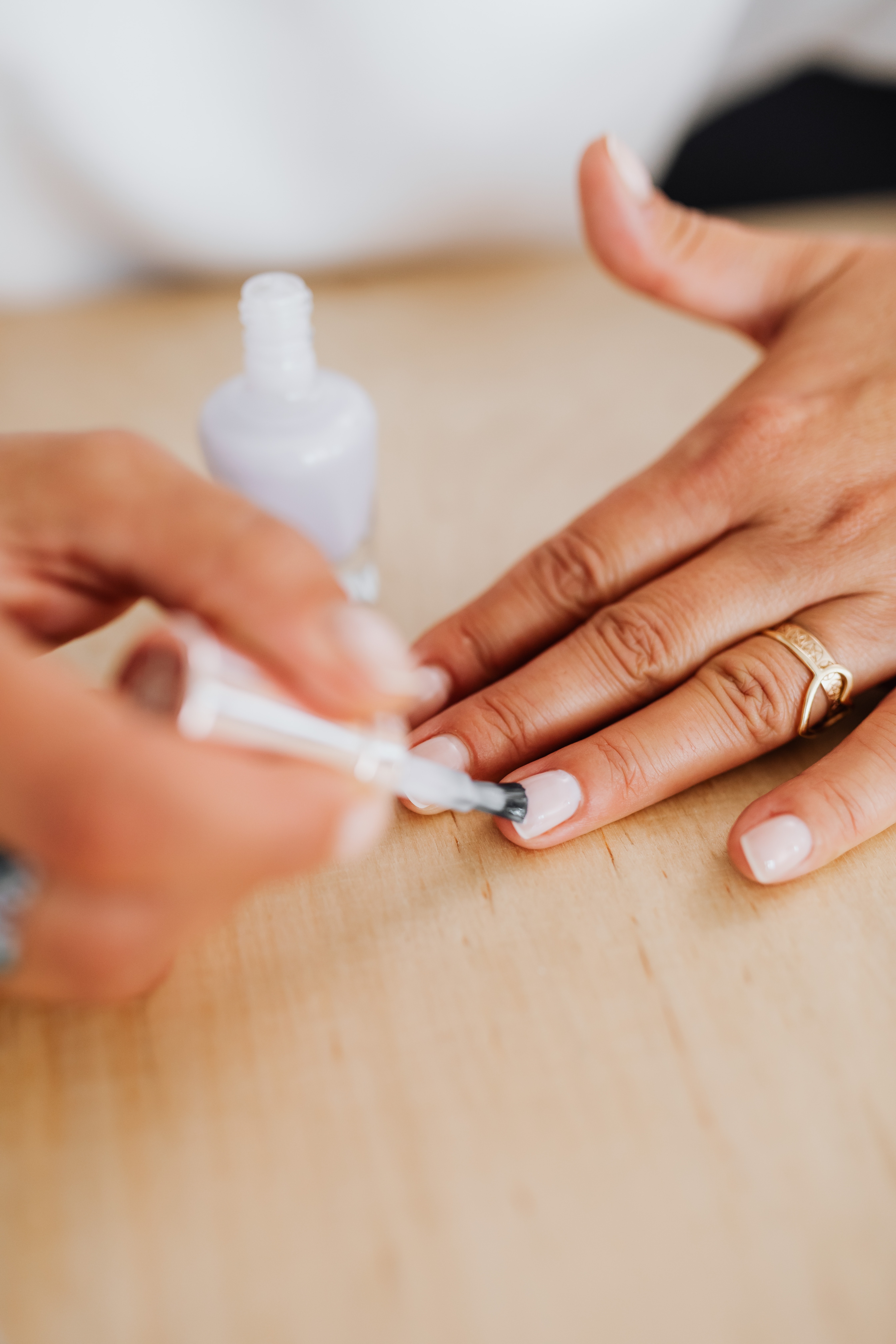 Με αυτό το Vaseline Manicure Hack θα έχεις πάντα όμορφα και περιποιημένα νύχια