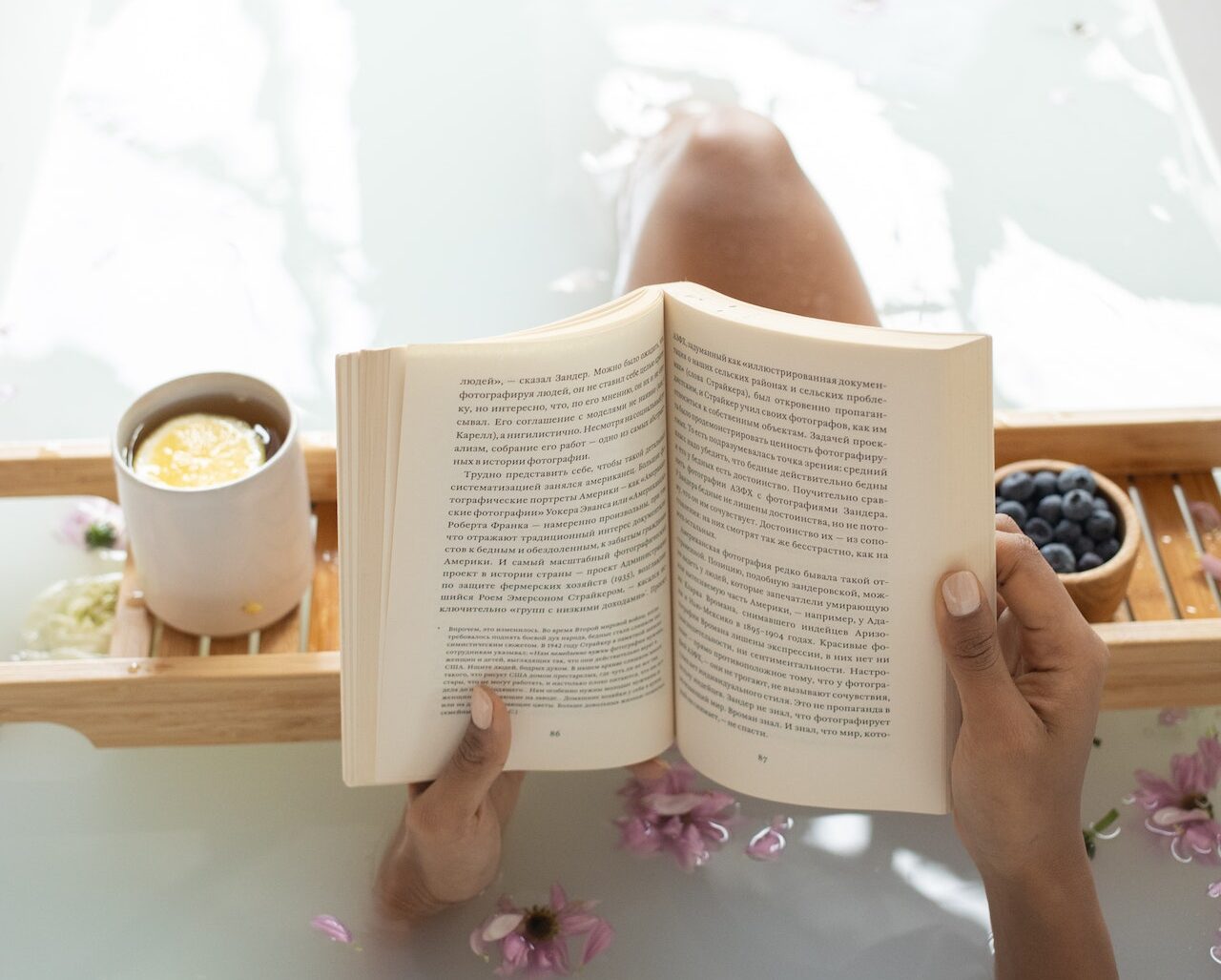 Είναι καλό να κάνεις ντους καθημερινά; Όλα όσα χρειάζεται να ξέρεις για το δέρμα σου