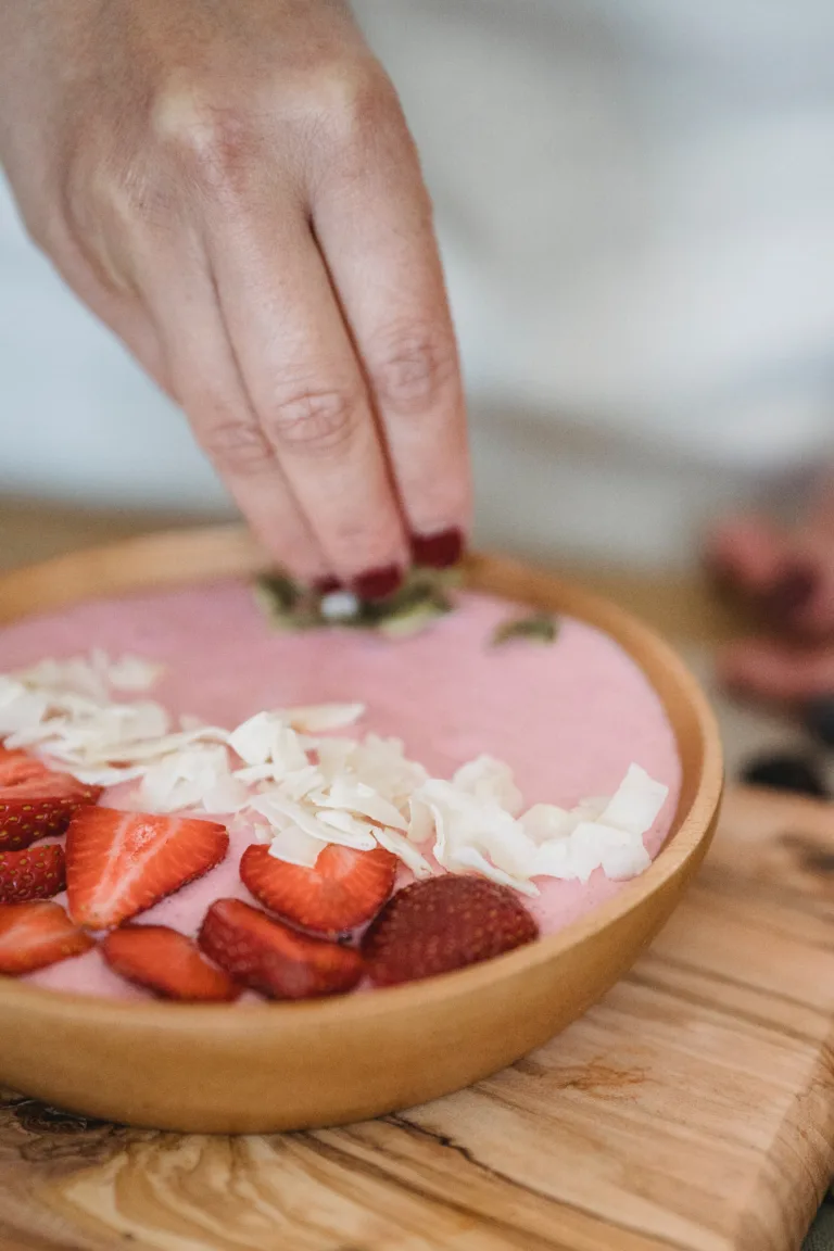 Η πιο θρεπτική και γευστική πουτίγκα με φράουλα και chia που θα κάνει τη διαφορά στο πρωινό σου