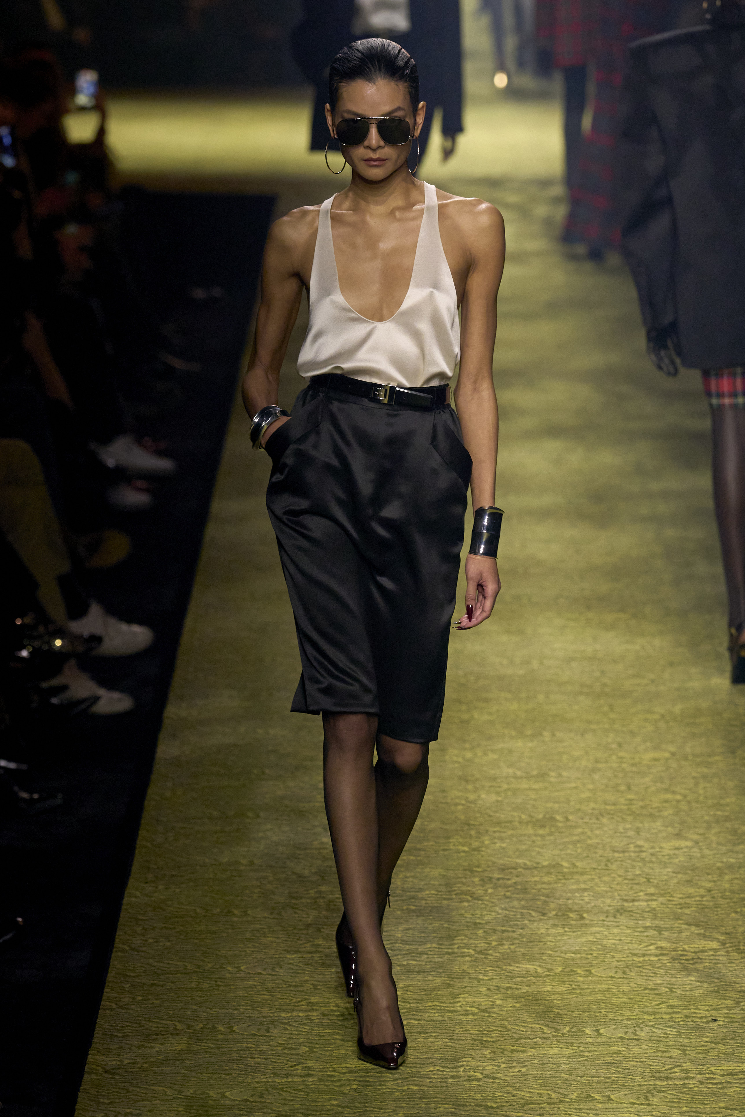 Slingback γόβες: Το fashion trend του ΄24 που θα σε κάνει να αφήσεις στην άκρη τις μπαλαρίνες