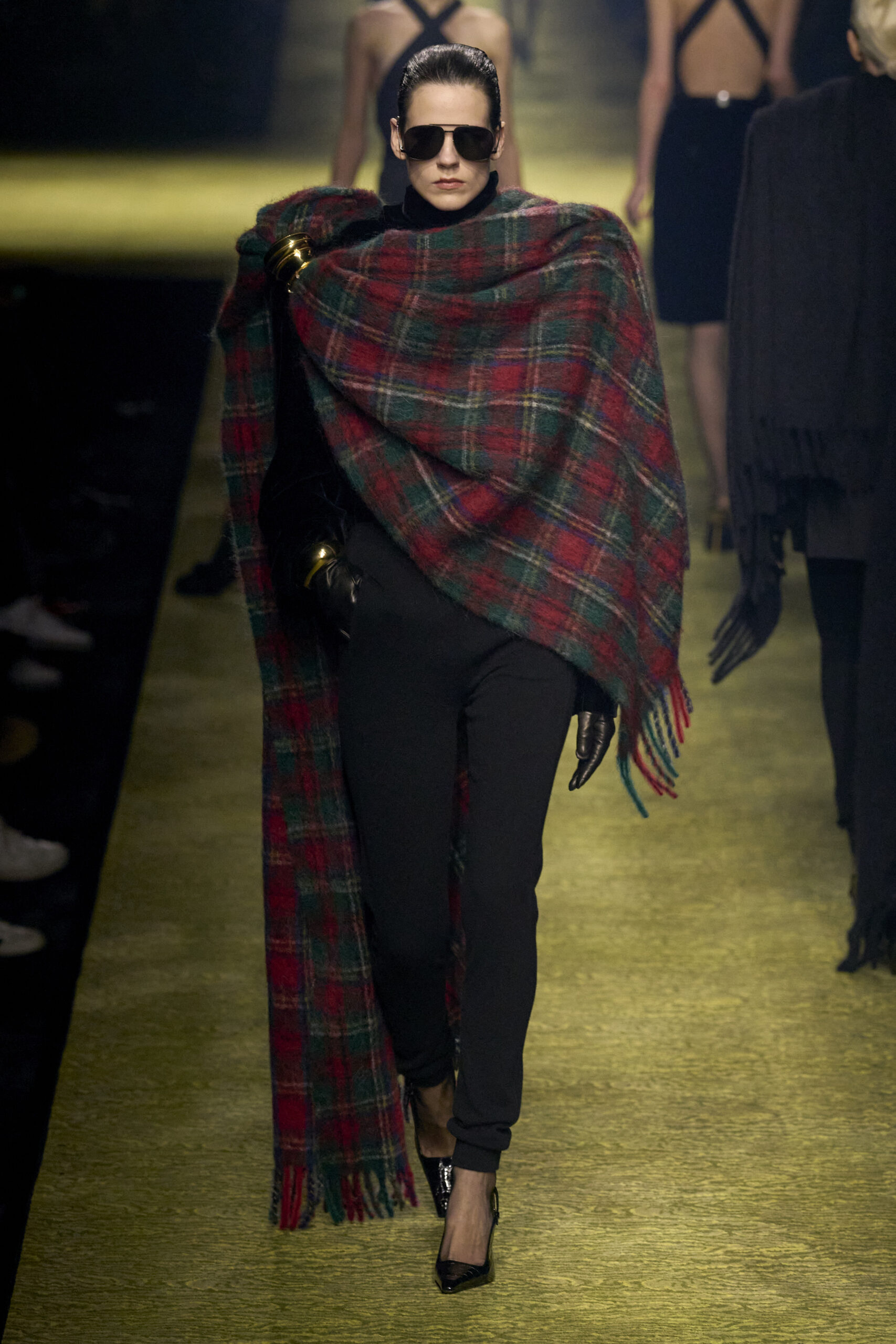 Ωδή στον εμβληματικό couturier Yves Saint Laurent το fashion show του FW’23 στο Παρίσι