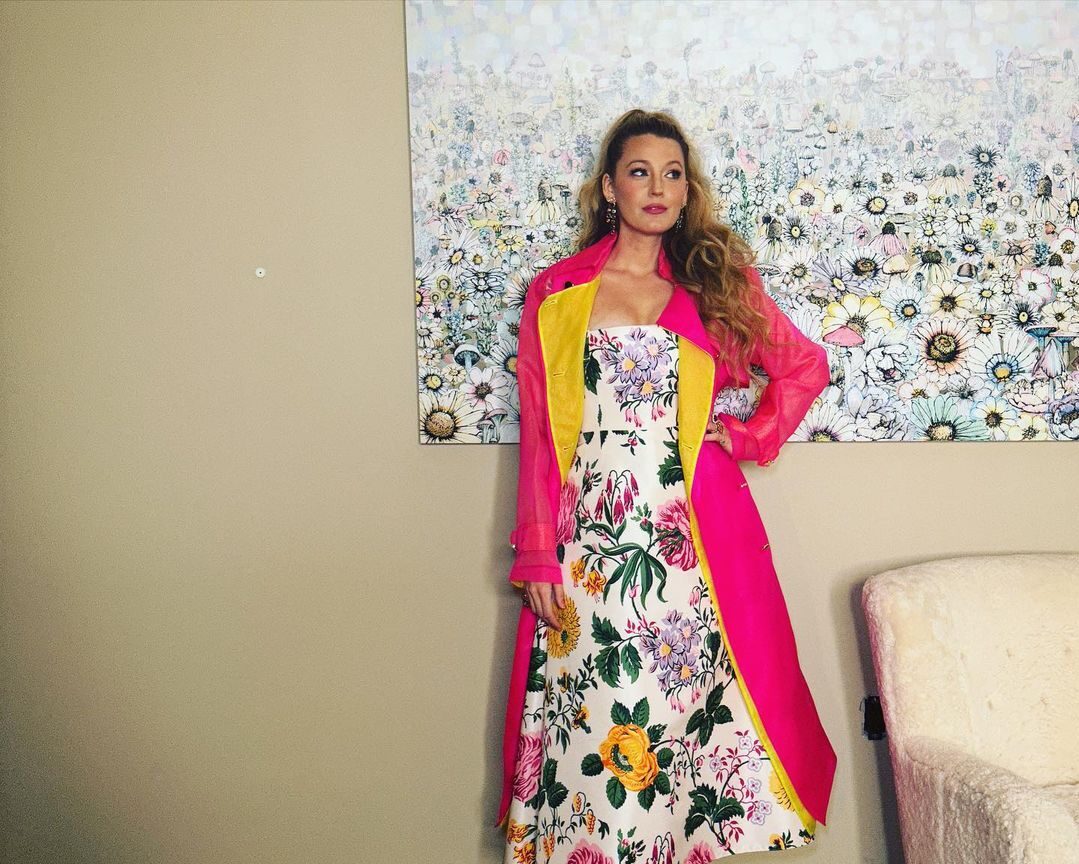 Η Blake Lively με total ανοιξιάτικο look στην πρώτη της εμφάνιση μετά τη γέννηση του 4ου μωρού