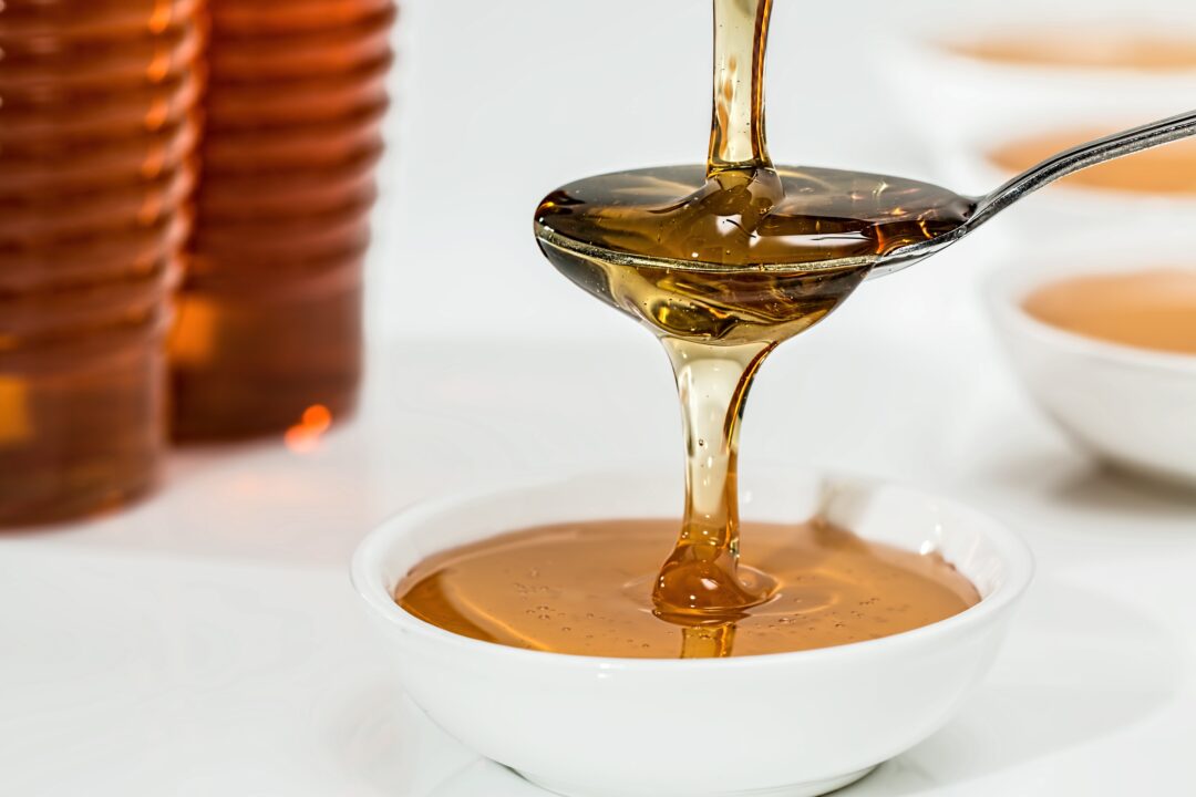 Τσουκνίδα και μέλι ανακουφίζουν από τις αλλεργίες- Δες ποιες άλλες τροφές σε βοηθούν