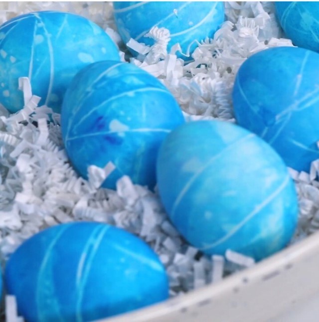Αυγα μπλε βαμμενα με αρχαια Ιαπωνικη τεχνικη 