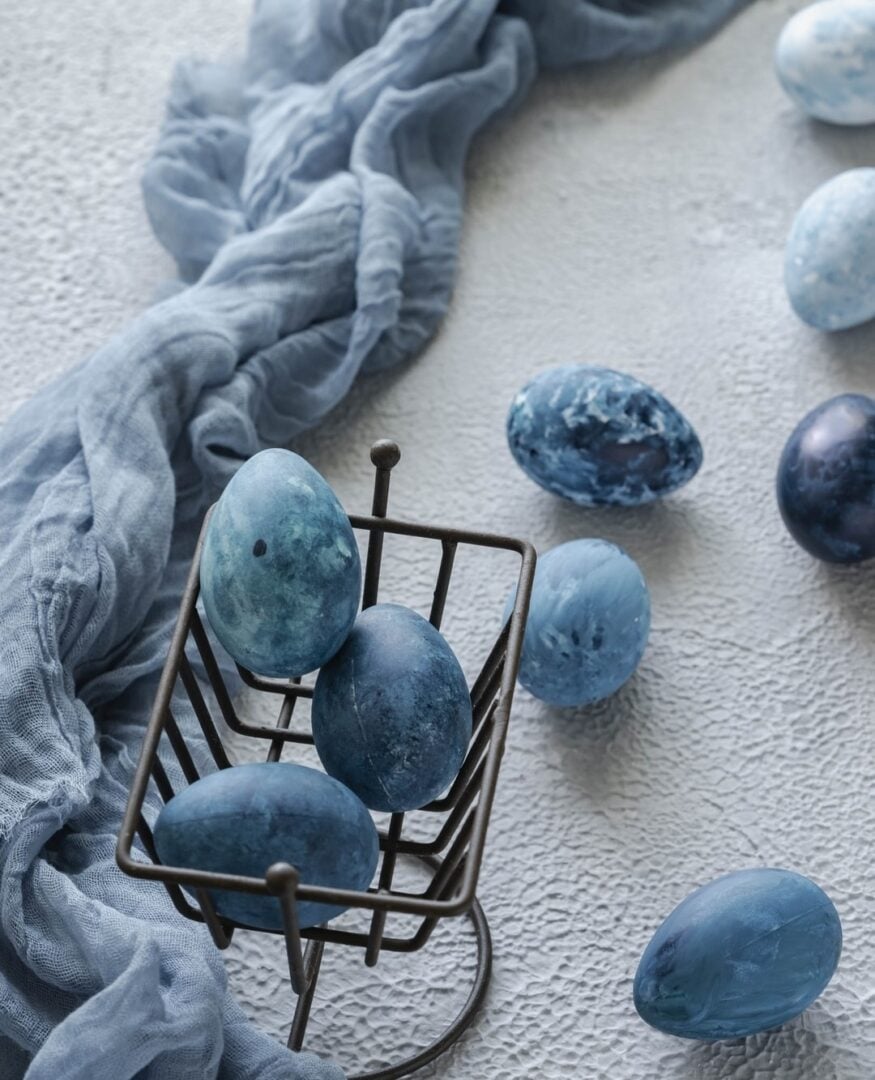 Αυγα μπλε βαμμενα με αρχαια Ιαπωνικη τεχνικη 