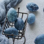 Αυγα μπλε βαμμενα με αρχαια Ιαπωνικη τεχνικη
