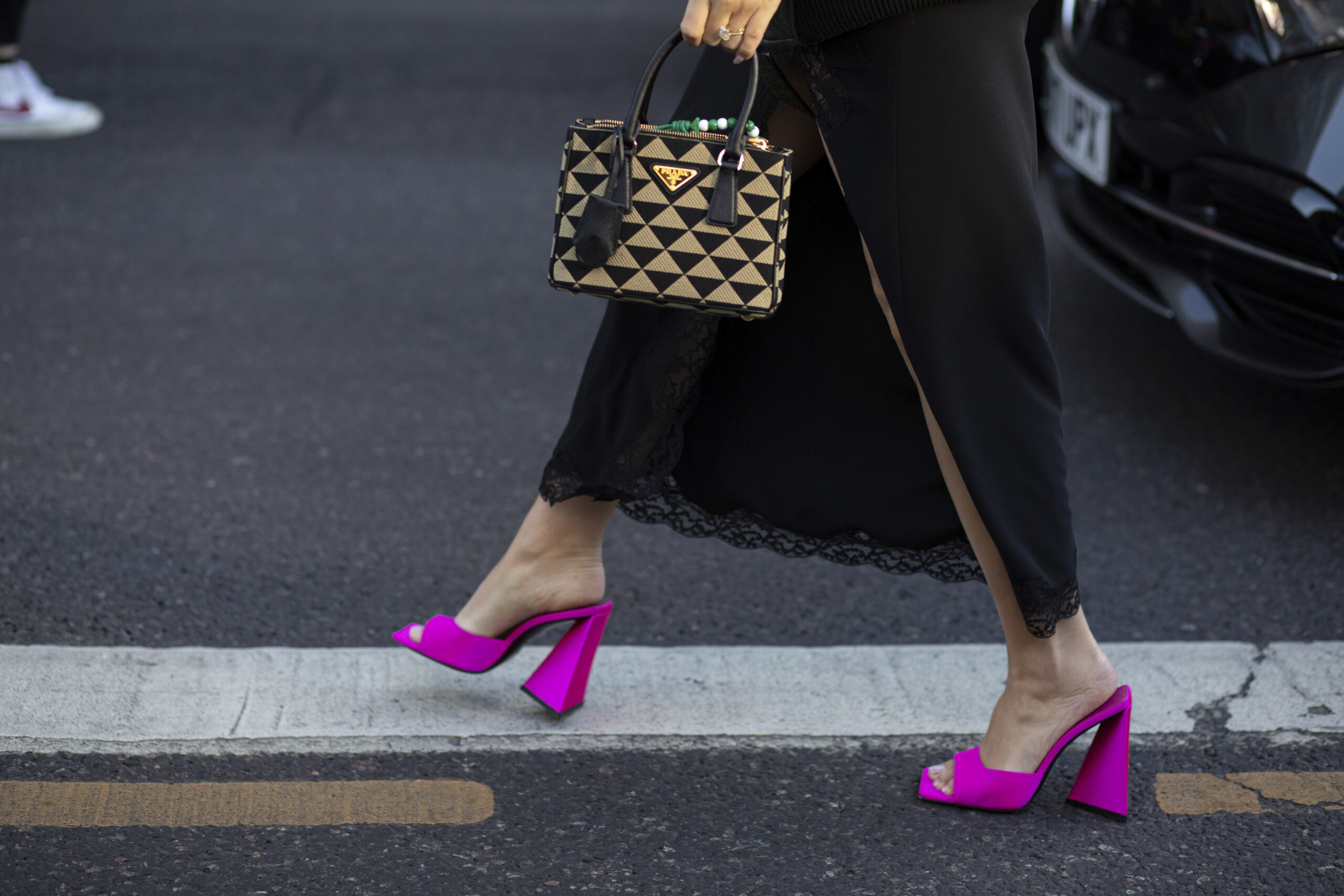 7 χρώματα σε τσάντες που έχουν αδυναμία οι fashionistas και θα λατρέψεις σίγουρα κι εσύ