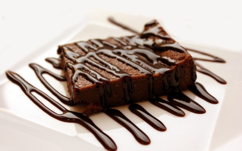 Θέλεις γλυκό; Ετοίμασε σοκολατένιο brownie σε 2' στον φούρνο μικροκυμάτων