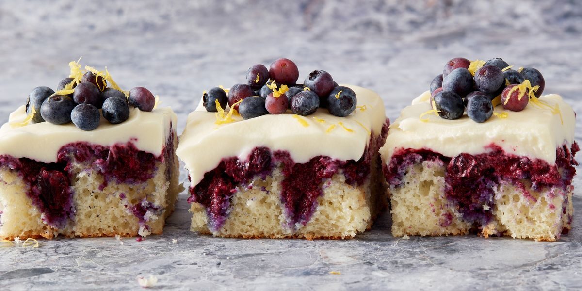 Το Lemon Blueberry Poke Cake είναι το τέλειο ανοιξιάτικο γλυκό