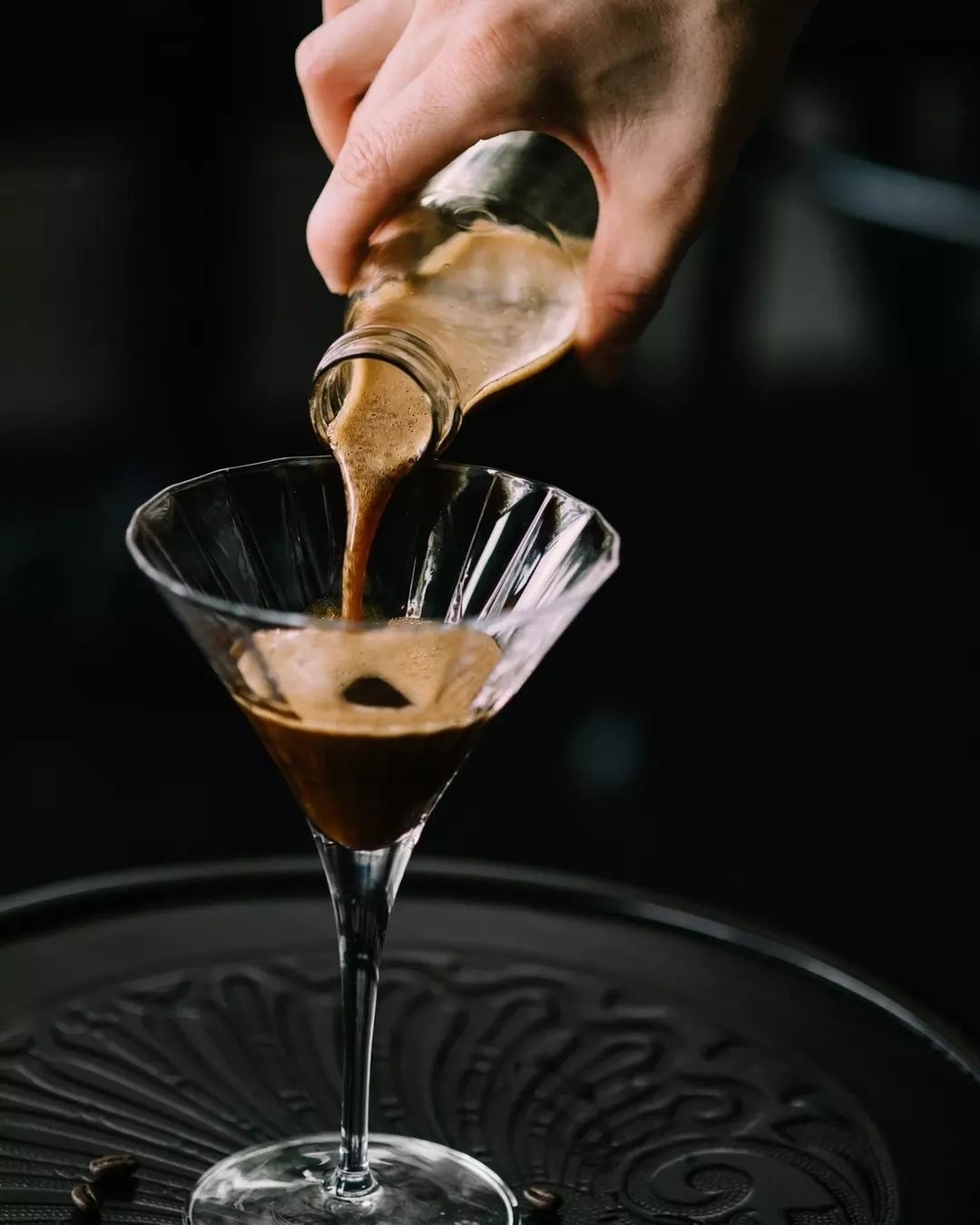 Είναι το espresso martini με παρμεζάνα το ποτό της άνοιξης; Γιατί όχι; Ας το δοκιμάσεις