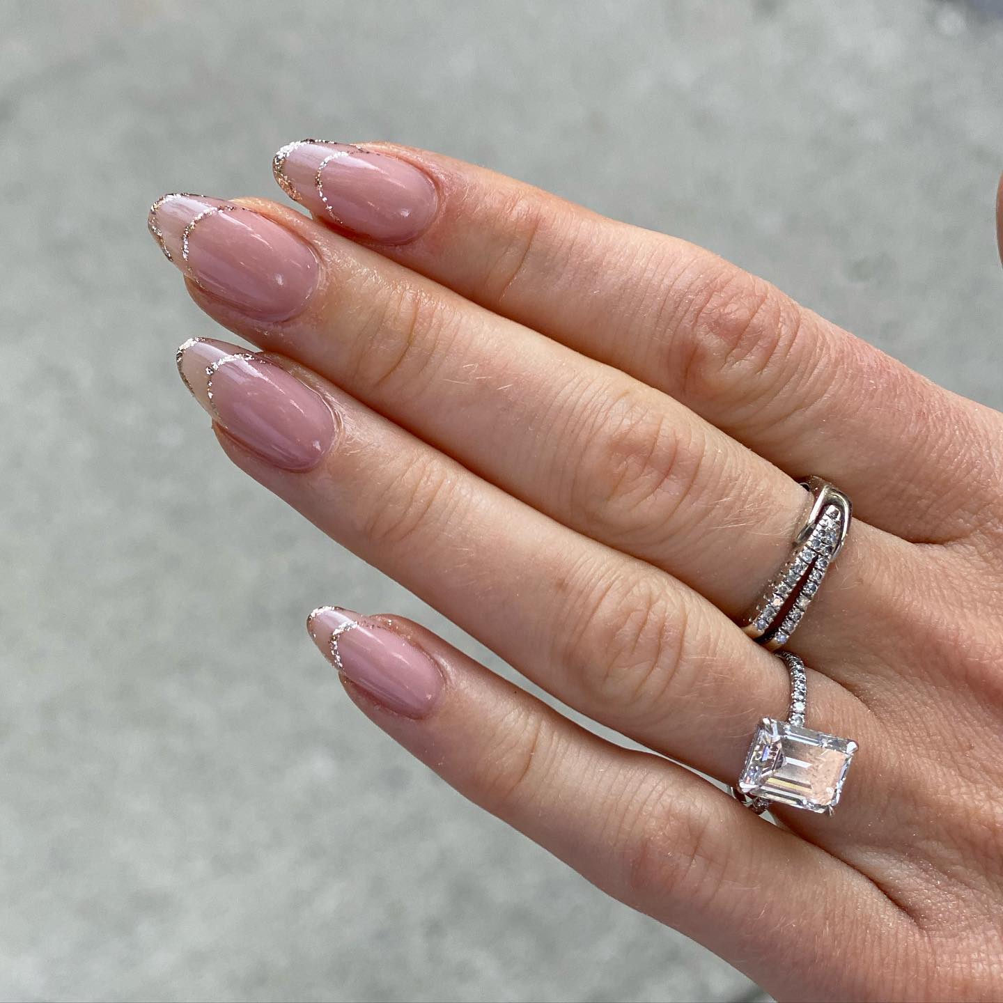 Negative Space French Manicure: Η νέα minimal προσέγγιση αναβαθμίζει το κλασσικό design νυχιών