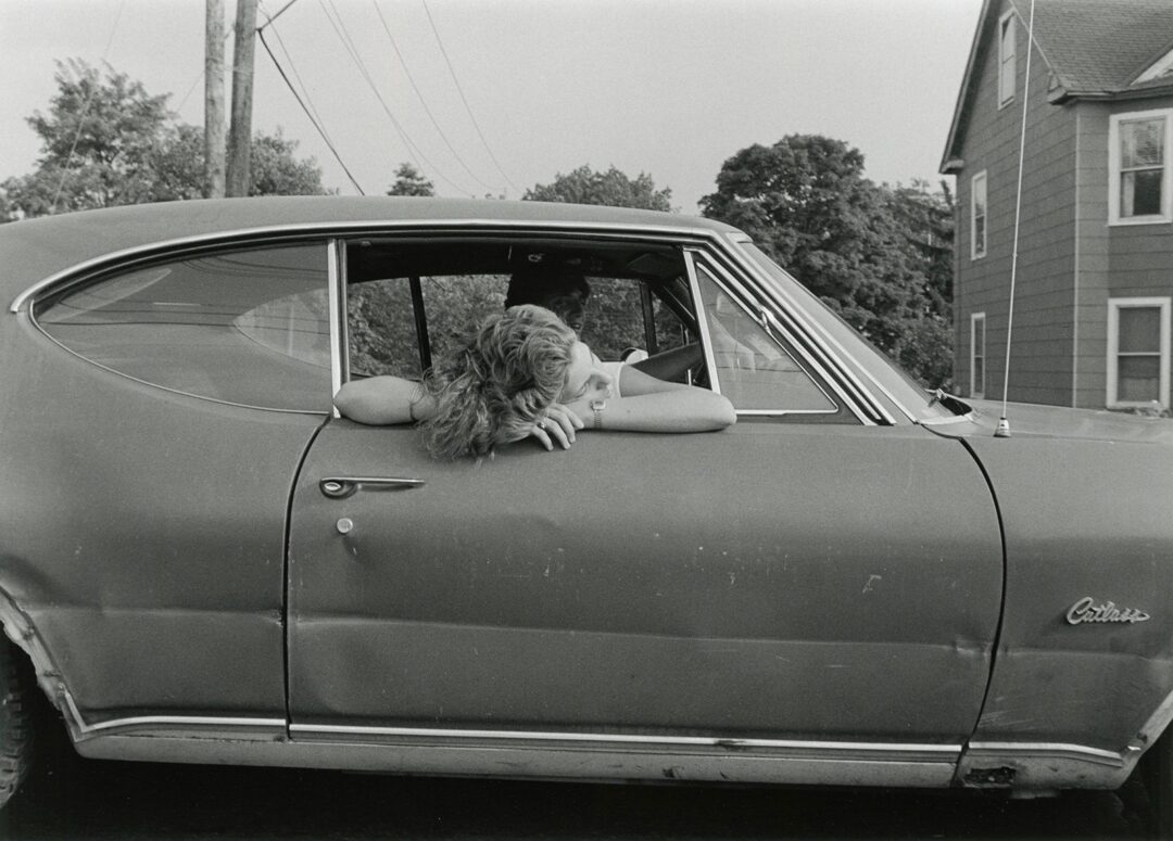 Along the Road:Μία έκθεση με φωτογραφίες που αποτυπώνουν τον έρωτα της Αμερικής για «ανοιχτό δρόμο»