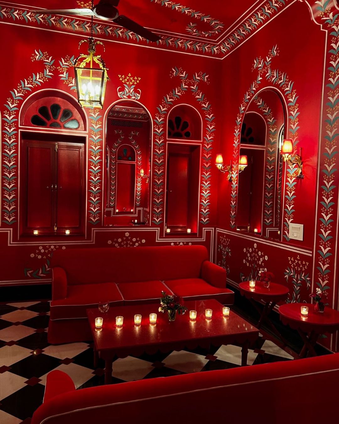 Το πολυτελές Boutique Hotel στην Ινδία είναι ένα κρυμμένο στολίδι περιτυλιγμένο στο κόκκινο