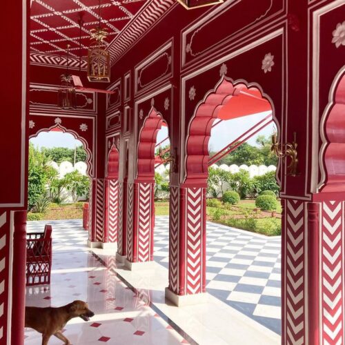 Το πολυτελές Boutique Hotel στην Ινδία είναι ένα κρυμμένο στολίδι περιτυλιγμένο στο κόκκινο