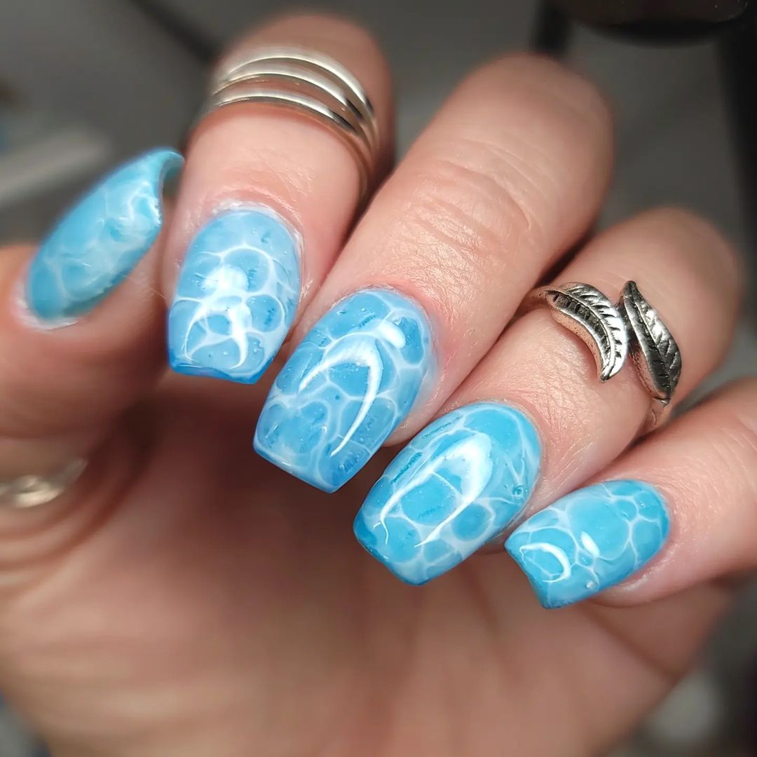 Pool Water Nails: Το πιο cool nail design του καλοκαιριού