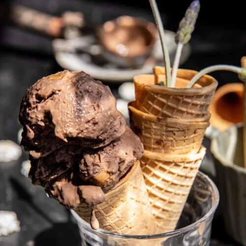 Φτιάξε παγωτό σοκολάτας με φυστικοβούτυρο σε λίγα λεπτά στο blender με μόλις 6 υλικά