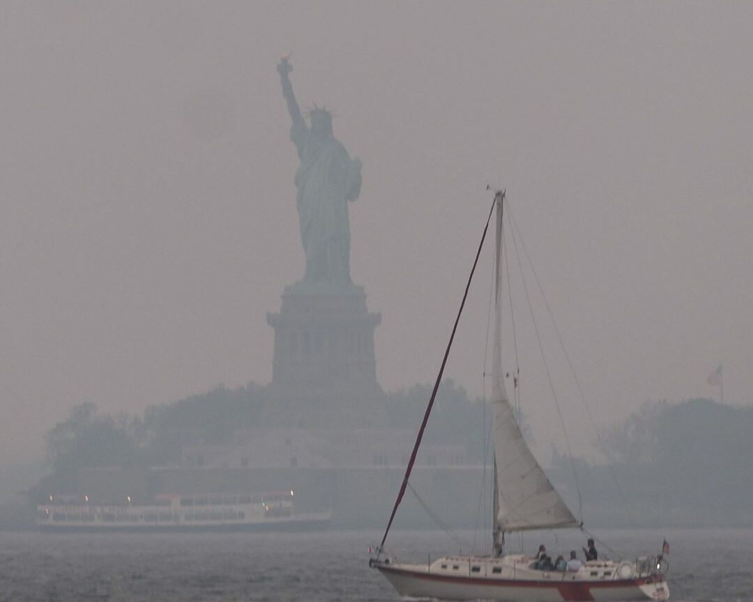 «Αυτό είναι το τέλος του κόσμου»: Οι stars στη Ν. Υόρκη εκπέμπουν SOS για τις πυρκαγιές στον Καναδά