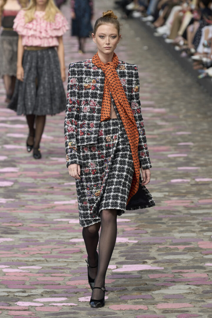 Το show FW'23 της Chanel Haute Couture είναι η επιτομή του παριζιάνικου στυλ