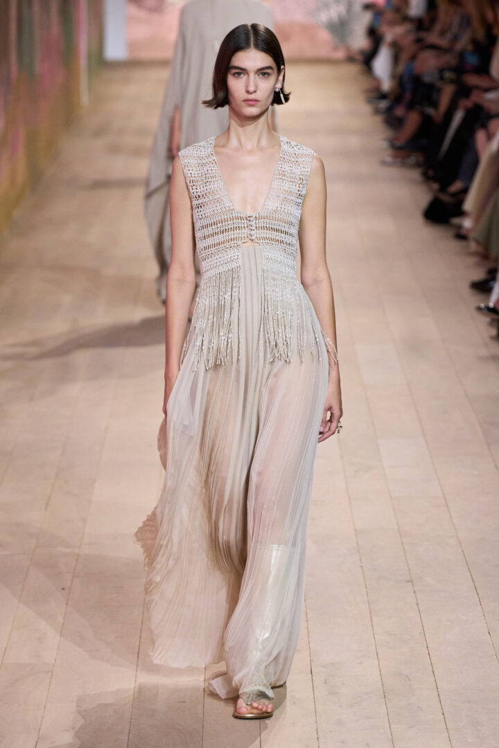 Η haute couture συλλογή FW'23 του Christian Dior εμπνέεται από ελληνορωμαϊκούς μύθους και θεές