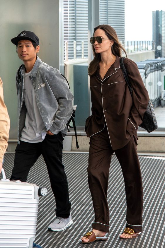 Ντύσου με στυλ στο αεροδρόμιο όπως κάνουν η Victoria Beckham, Sienna Miller και άλλες celebs
