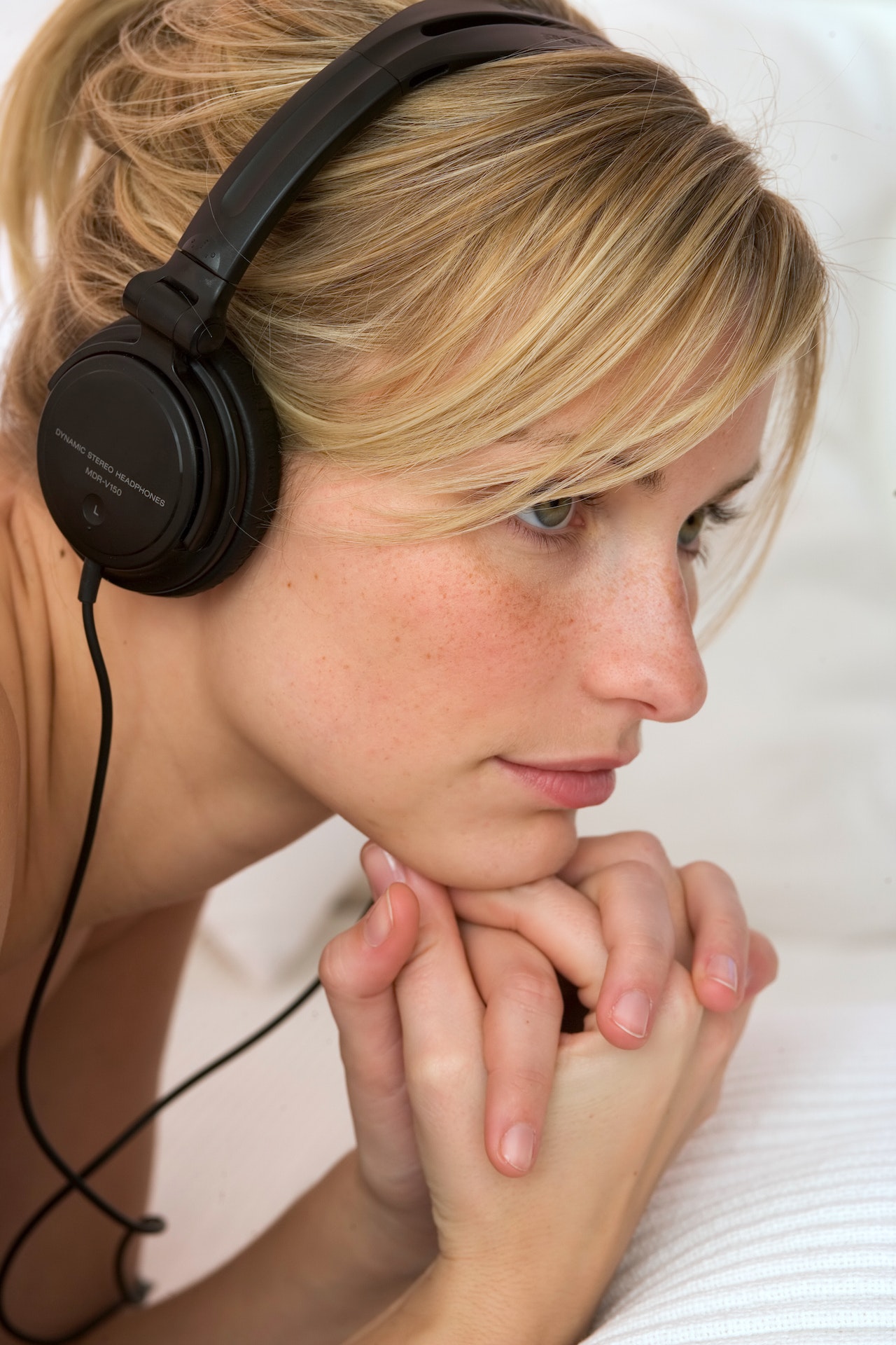 Για το Viral «Brain Massage» του TikTok το μόνο που χρειάζεσαι είναι ένα ζευγάρι ακουστικά