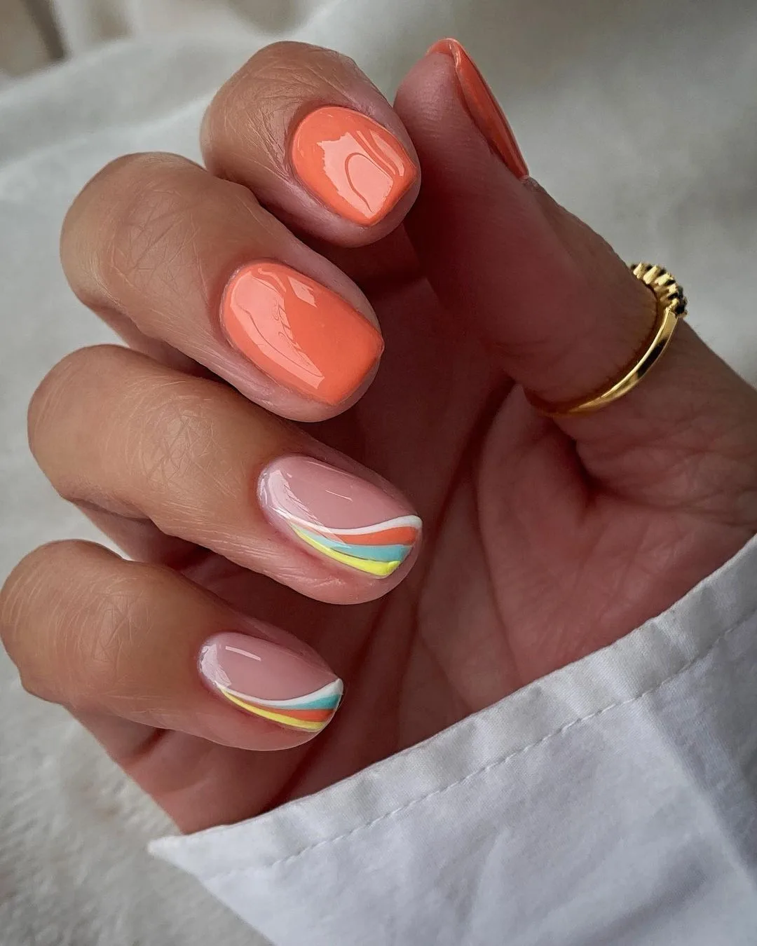 Sorbet Nails: Το διακριτικό μανικιούρ που «αγκαλιάζει» τις καλοκαιρινές αποχρώσεις
