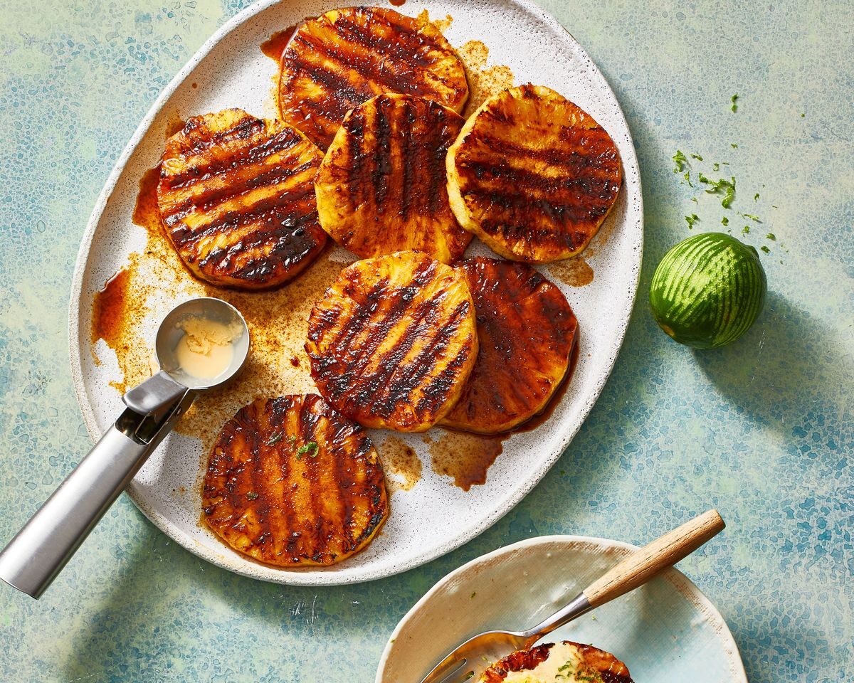 Απογείωσε τη γεύση του ανανά ψήνοντάς τον στη σχάρα για ένα τέλειο καλοκαιρινό επιδόρπιο