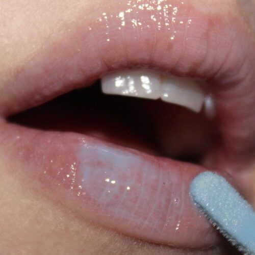 Blueberry Ice Lips: To extra-bold diamond trend για τα χείλη των Y2K κοριτσιών