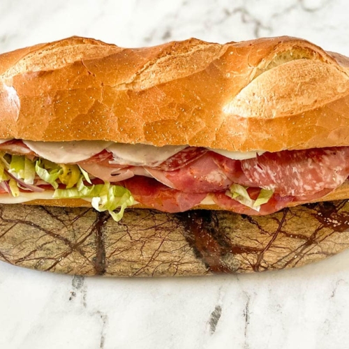 Φτιάξε το Italian Grinder Sandwich που συνδυάζει αλμυρά αλλαντικά και κρεμώδες τυρί προβολόνε