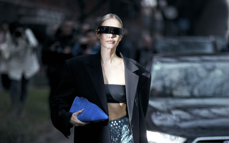Ανδρικό μαύρο blazer: Το must-have του φθινοπώρου '23 μπορεί να φορεθεί και τώρα