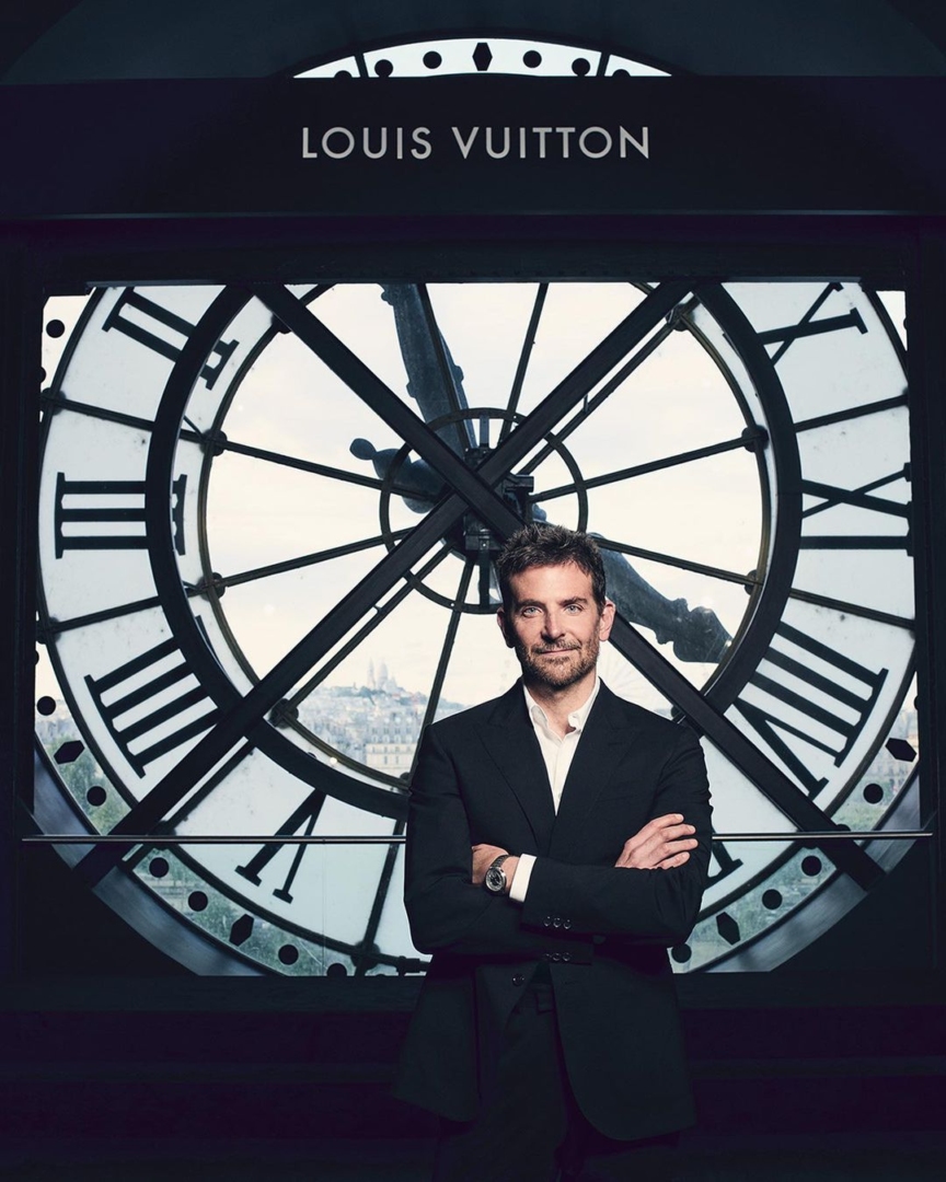 Ο Bradley Cooper επιστρέφει για άλλη μια νέα καμπάνια ρολογιών του οίκου Louis Vuitton
