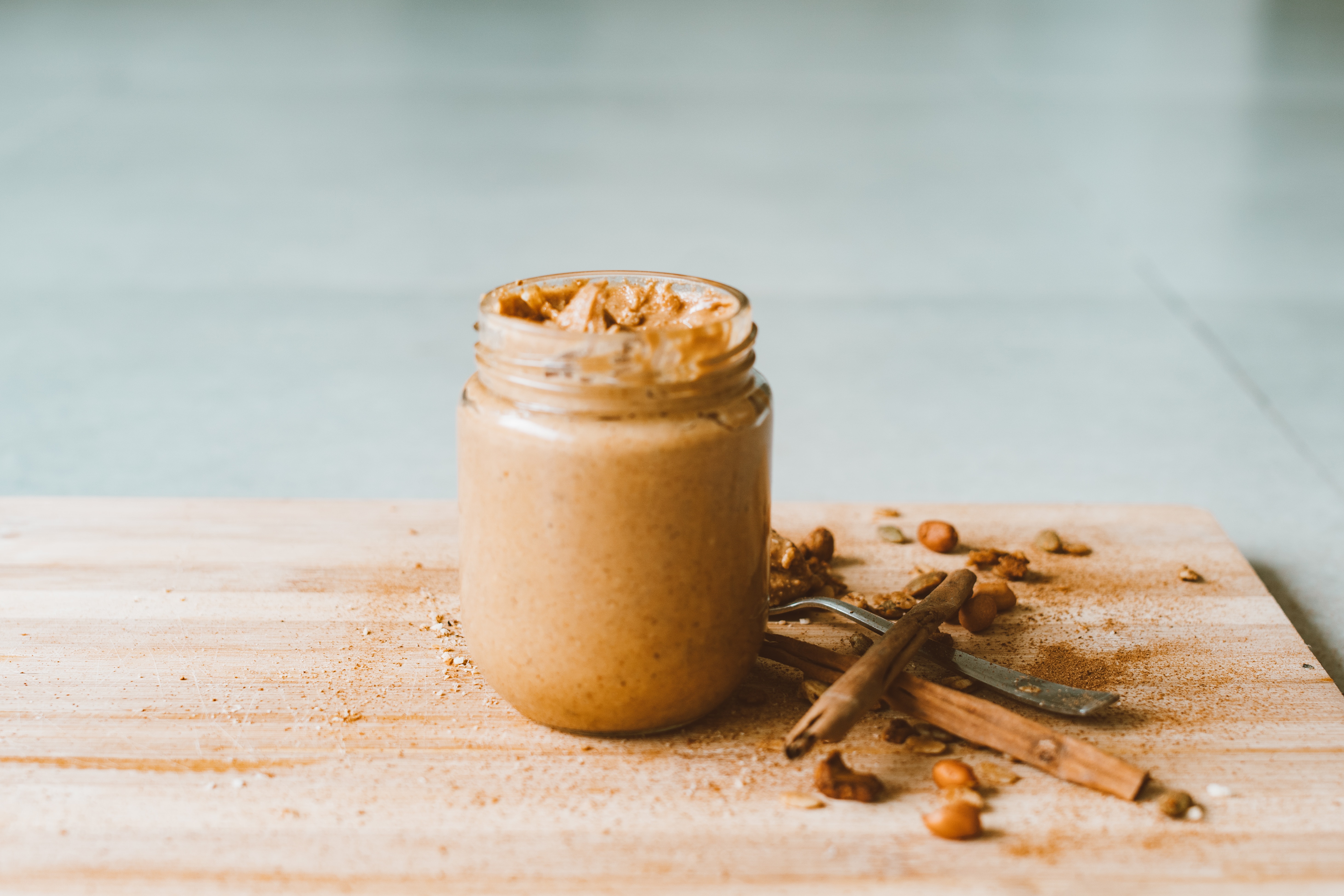 Αυτό το TikTok Peanut Butter Jar Hack είναι ένας ιδιοφυής τρόπος για να φτιάξεις σάλτσα από φιστίκι