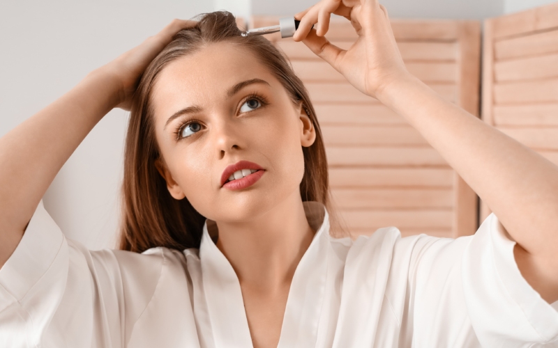 Το αμυγδαλέλαιο είναι το καλύτερο συστατικό φροντίδας κατά του φριζαρίσματος των μαλλιών σου