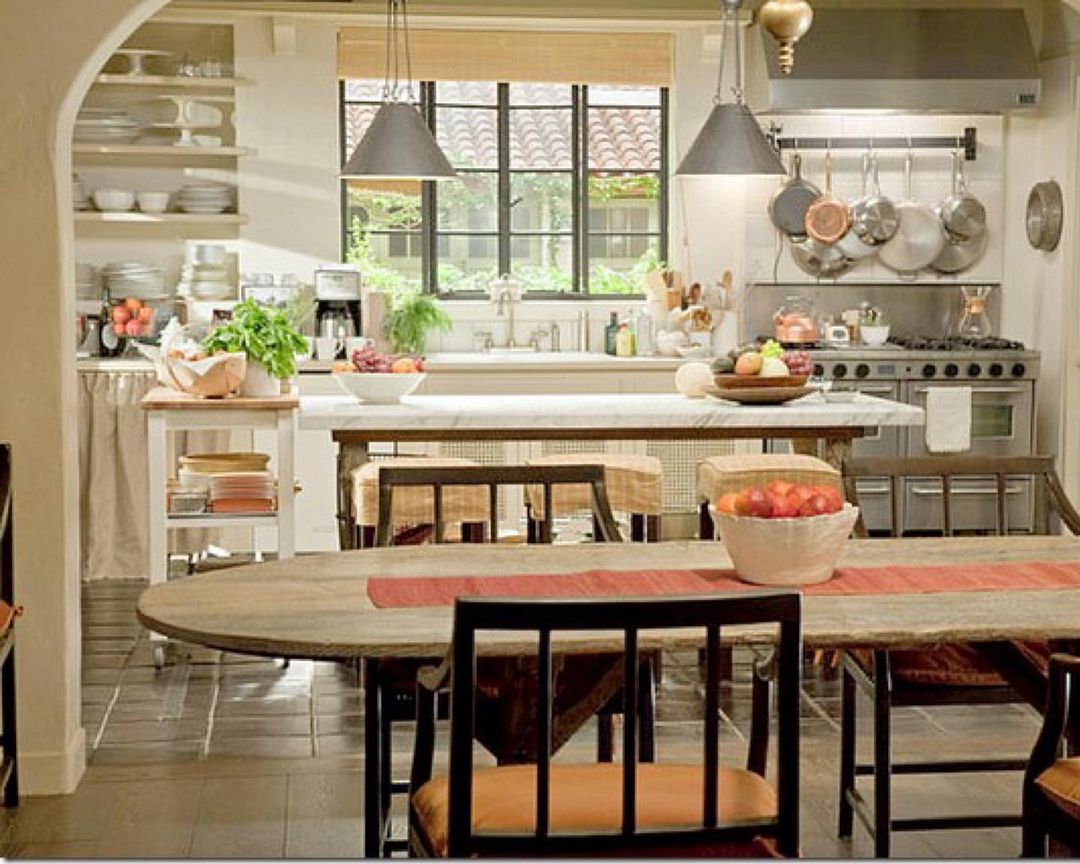 Θέλουμε να ζήσουμε για πάντα σε μία από τις κουζίνες της Nancy Meyers 
