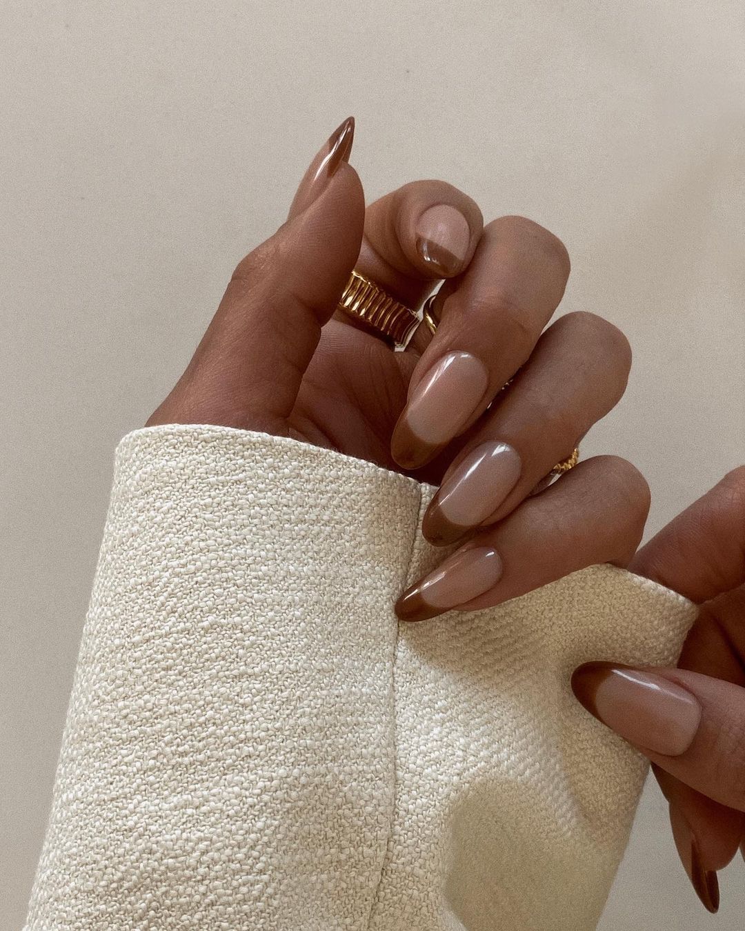 Latte nails: Το manicure trend που θα ερωτευτείς αυτό το φθινόπωρο