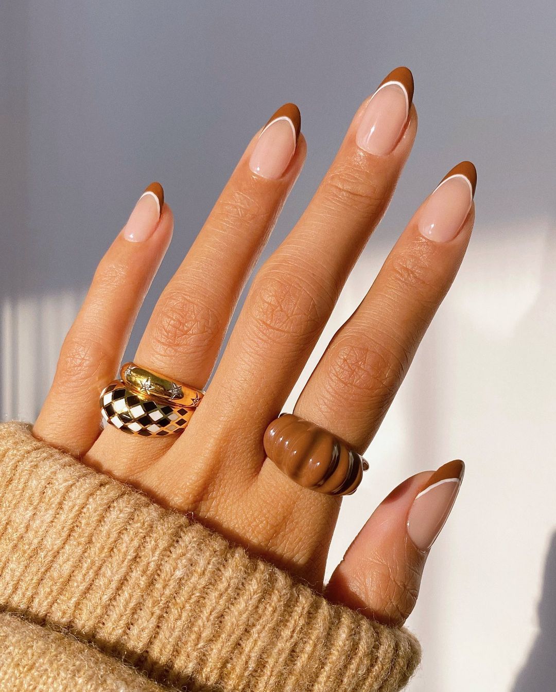 Latte nails: Το manicure trend που θα ερωτευτείς αυτό το φθινόπωρο