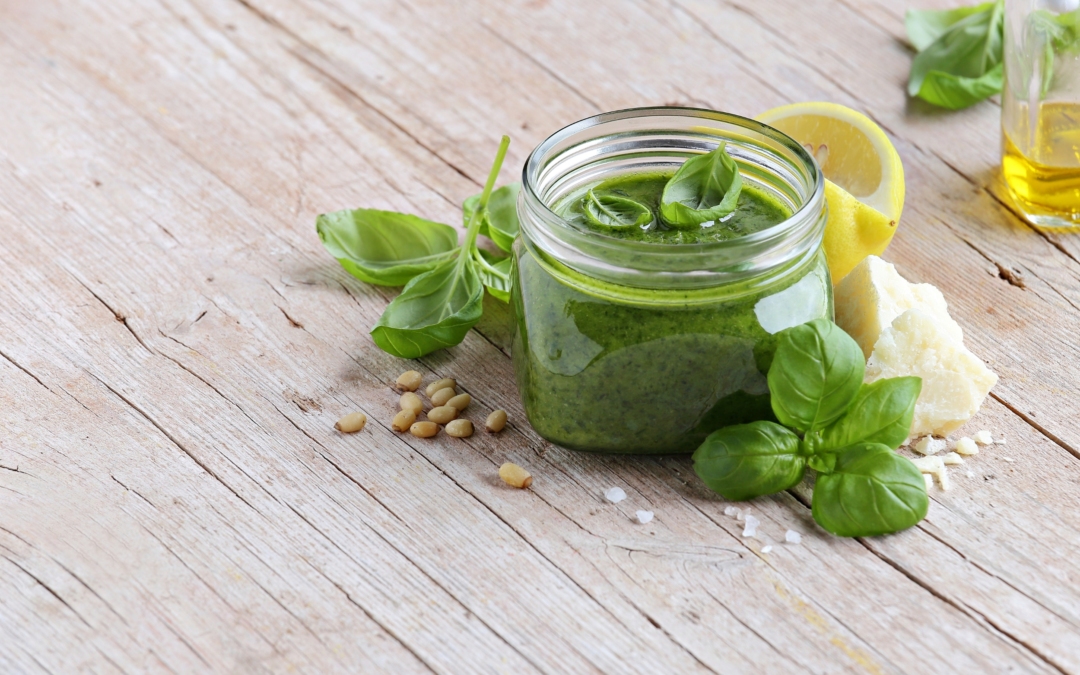 Pesto: Τα απαραίτητα συστατικά είτε πρόκειται για παραδοσιακή συνταγή ή για vegan έκδοση