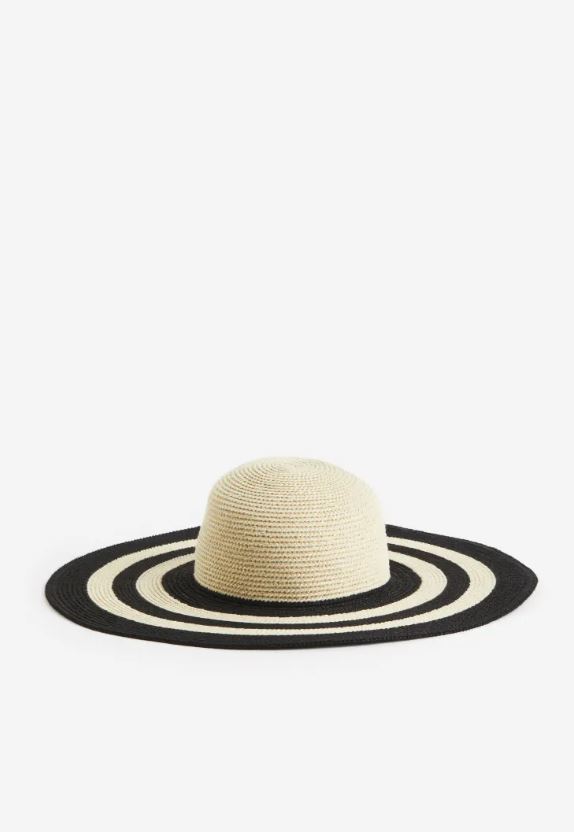 Το all time classic ψάθινο καπέλο χαρίζει στυλ και προστασία όλο το καλοκαίρι