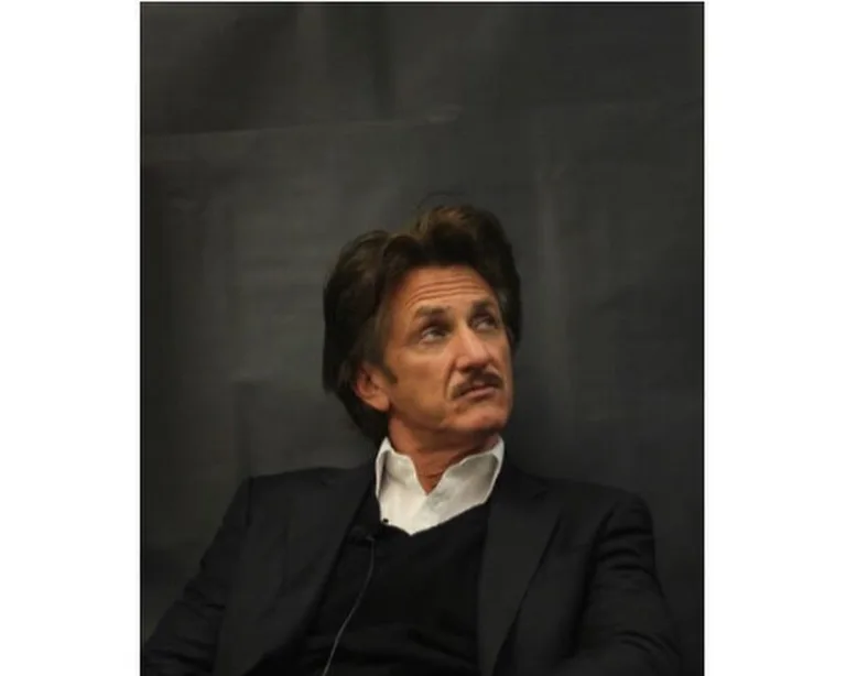 Ο Sean Penn αποκαλύπτει το trailer για το ντοκιμαντέρ του πολέμου Ουκρανίας-Ρωσίας 