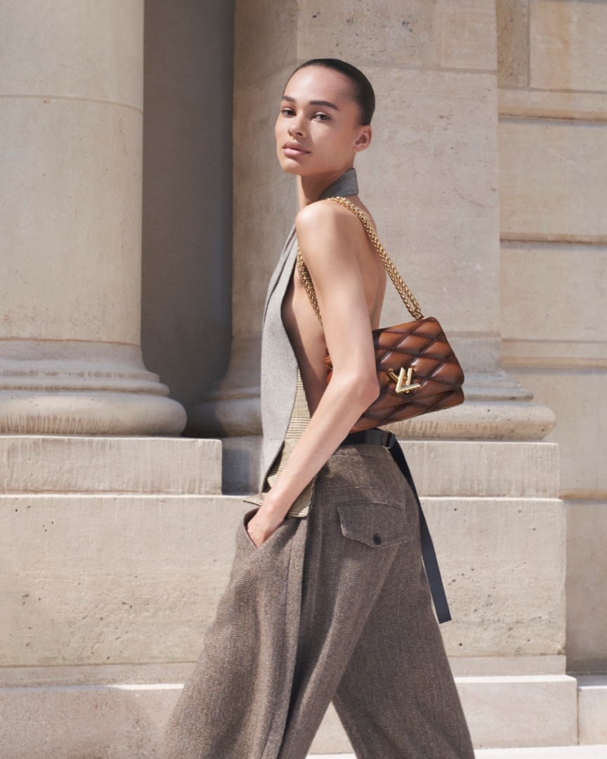 Η Emma Stone πρωταγωνιστεί στη νέα καμπάνια της τσάντας GO-14 της Louis Vuitton