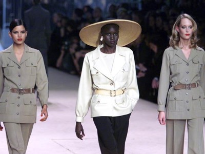 Η επιστροφή του θρυλικού «Saharan jacket» του Saint Laurent που θα φορέσουμε το '24 και όχι μόνο