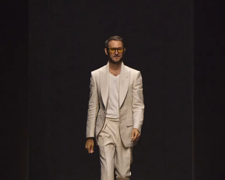 Ο Peter Hawkings επαναφέρει την αίγλη και τις μέρες δόξας στον Tom Ford για το show SS'24