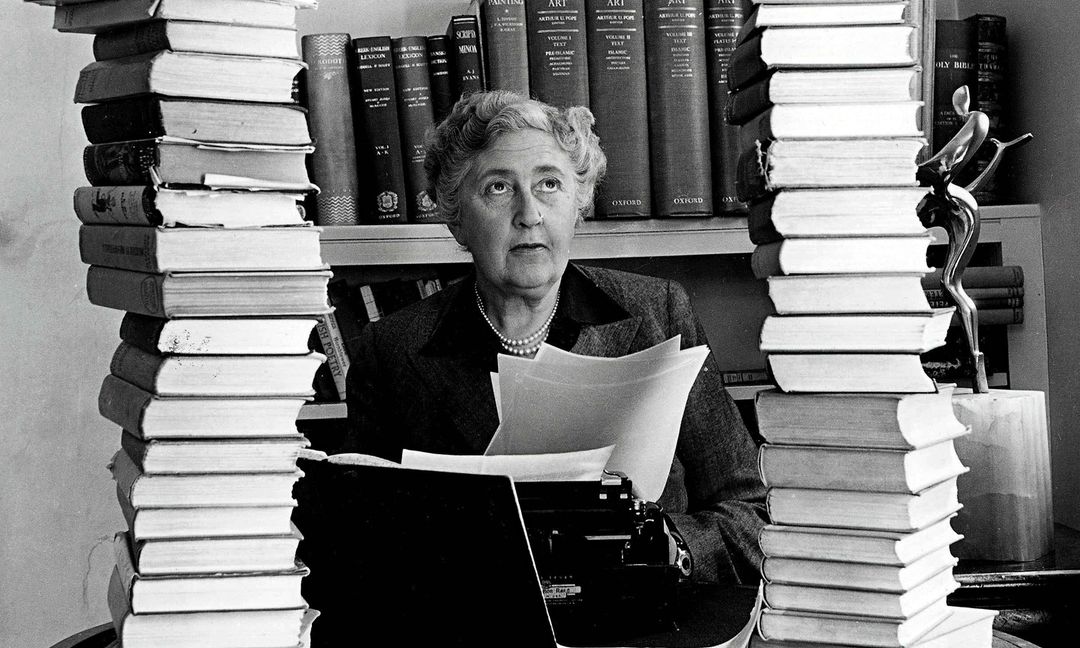 AGATHA CRISTIE