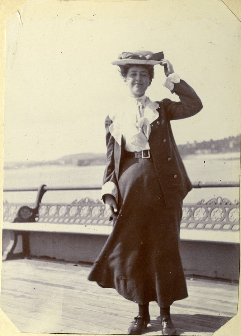 AGATHA CRISTIE
