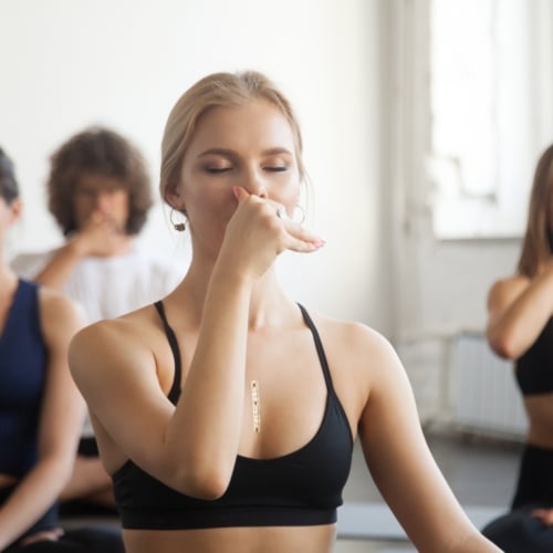 2 μέθοδοι αναπνευστικών ασκήσεων για να ηρεμήσεις το πνεύμα και το σώμα σου από το άγχος