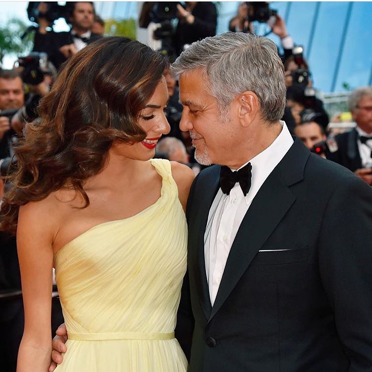 Το πρωινό της Amal Clooney ενισχύει την ομορφιά του δέρματος και την ποιότητα των μαλλιών