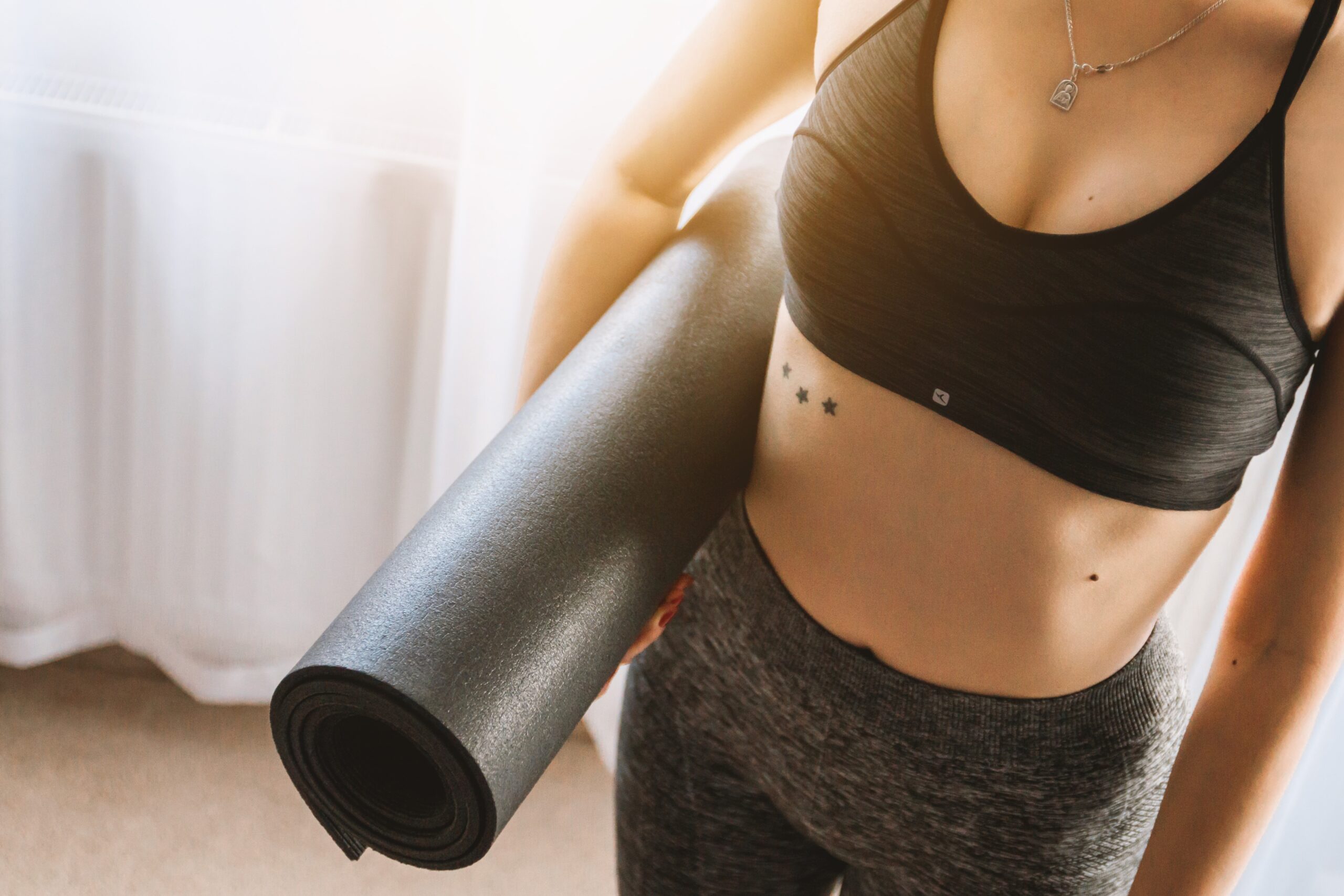 Πόσο συχνά πρέπει να καθαρίζεις το στρώμα της yoga; 6 παράγοντες που πρέπει να σκεφτείς