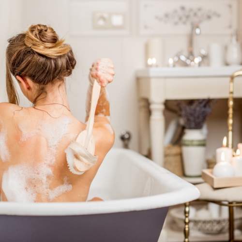 Shower Gel vs Body Wash: Ποια είναι η διαφορά τους και ποιο είναι καταλληλότερο για εσένα