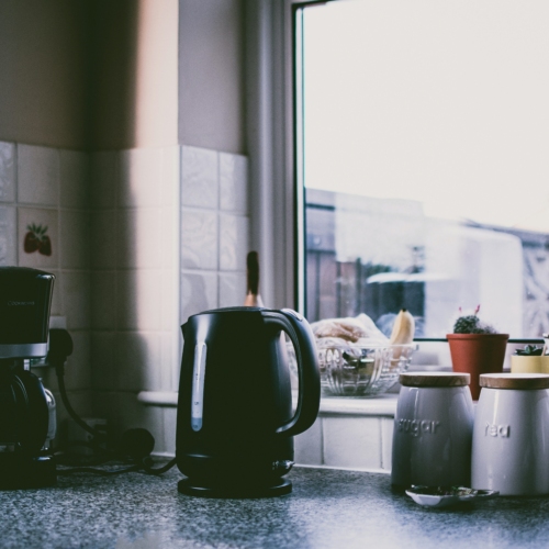 Πώς να καθαρίσεις την καφετιέρα σου εύκολα και αποτελεσματικά 